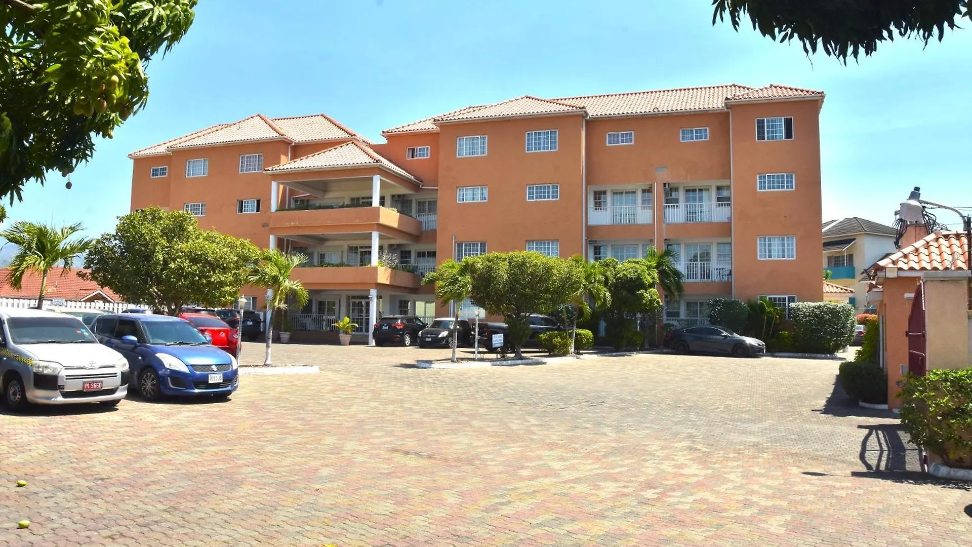 Embassy Royale Apartment Kingston