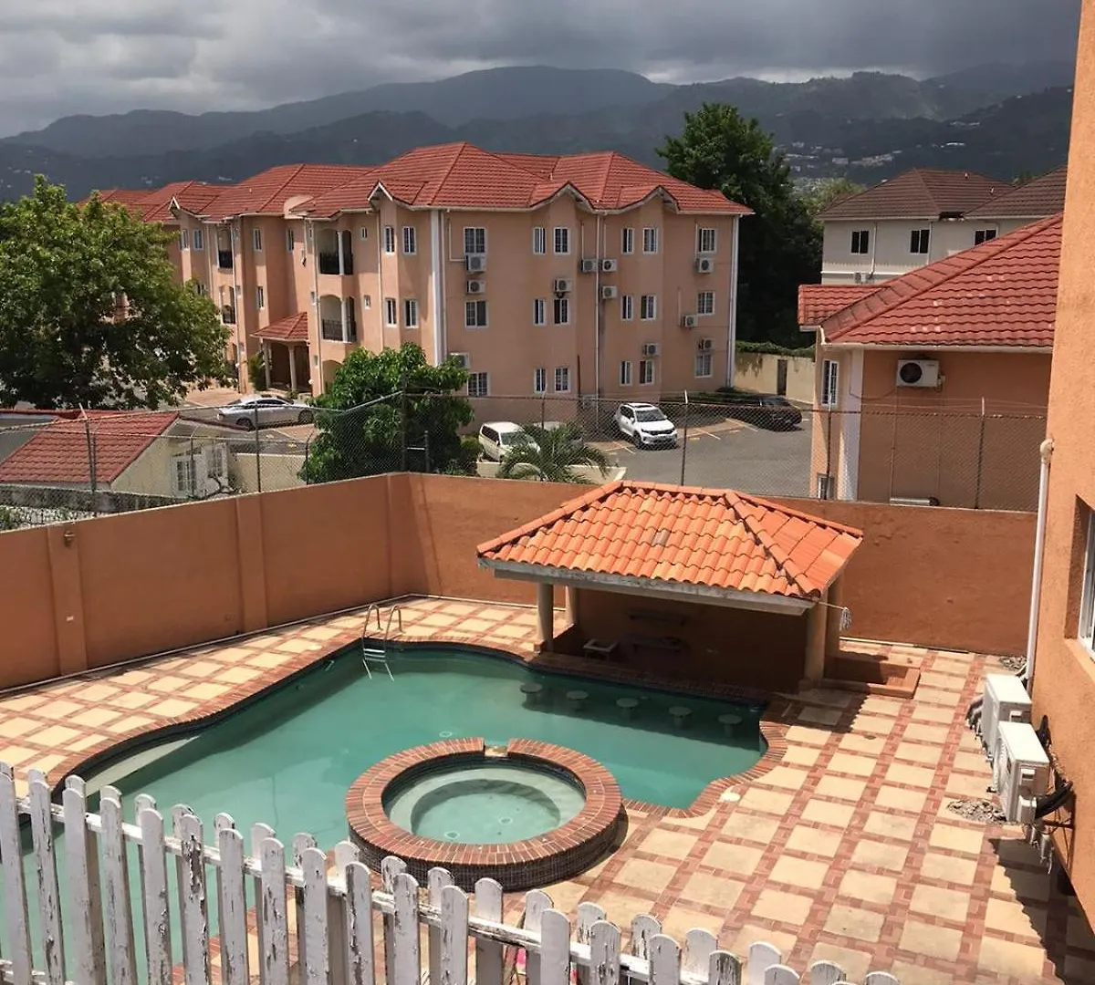 Embassy Royale Apartment Kingston
