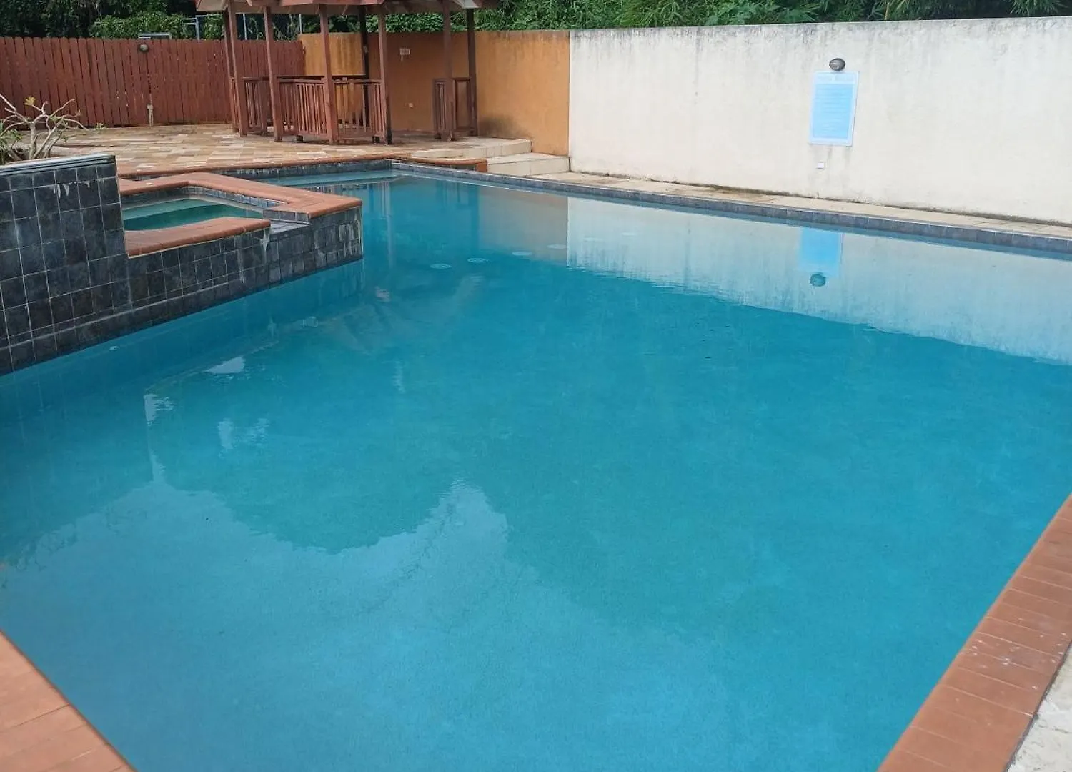 Embassy Royale Apartment Kingston